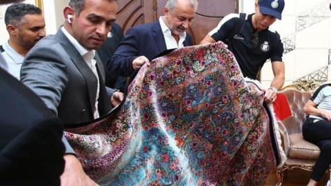 Ronaldo İrana getdi, xalça hədiyyə edildi