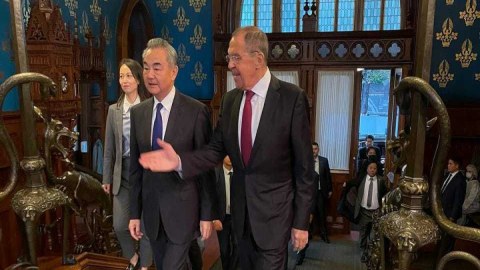 Lavrov çinli həmkarı ilə görüşdü 