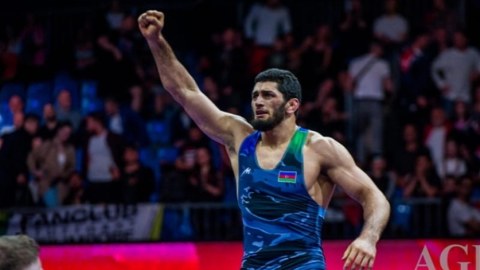 Güləşçimiz Paris Olimpiadasına lisenziya qazandı