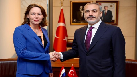 Fidan niderlandlı həmkarı ilə Quranı müzakirə etdi