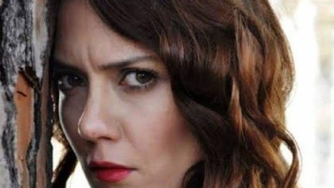 Tanınmış aktrisa özünü GÜLLƏLƏDİ