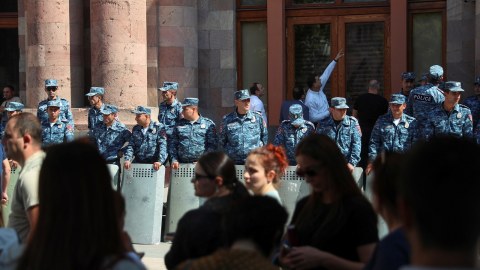 İrəvanda çaxnaşma: Paşinyan istefa verəcək?