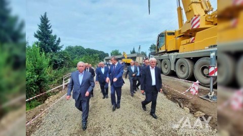 Agentlik sədri selin apardığı körpüyə baş çəkdi - FOTOLAR