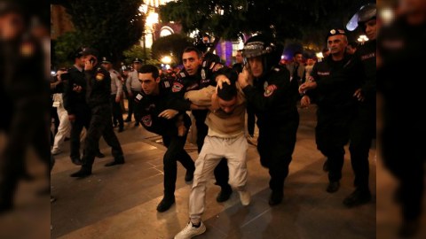 İrəvanda yeni mitinqlər olacaq - 46 nəfər tutulub
