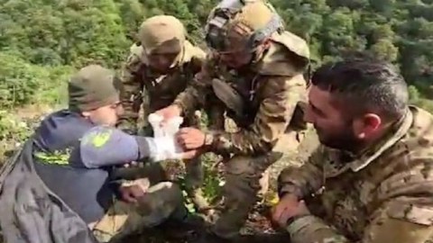 Hərbçilərimiz erməni əsgərin həyatını belə xilas etdi - VİDEO