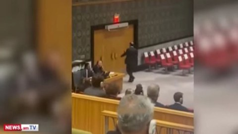 Ceyhun Bayramovun çıxışı zamanı Mirzoyan zalı tərk etdi - Video