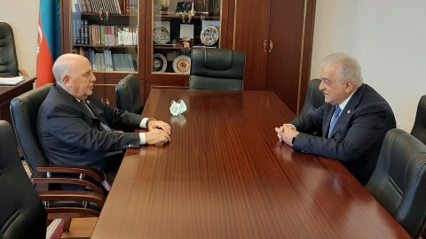 Şamil Ayrım həmkarlarını təbrik etdi