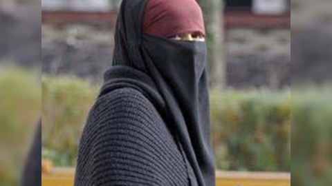 İsveçrədə niqab taxmaq qadağan olundu