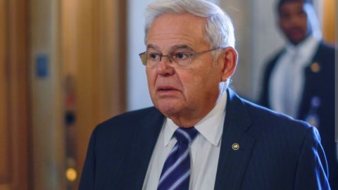Ermənipərəst senator rüşvət alıbmış - Evindən qızıl külçələri çıxdı