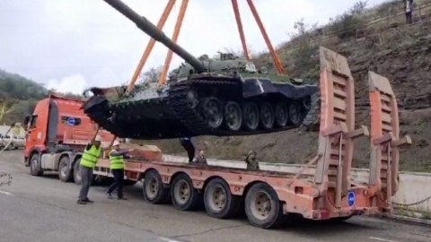 Albert Aqarunovun vurduğu erməni tankı Hərbi Qənimətlər Parkında 