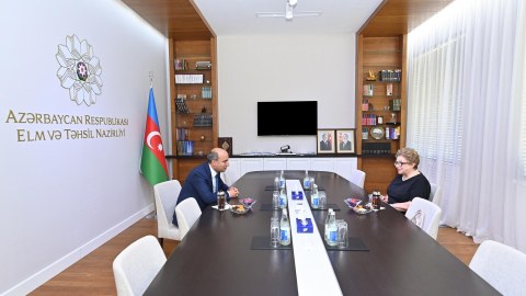 Nazir gimnaziyanın direktorunu işdən çıxardı