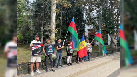 Azərbaycanlılar BMT-nin Kişinyovdakı nümayəndəliyi qarşısında aksiya keçirdi