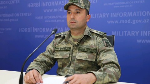 Silahlar Azərbaycan Ordusuna təhvil verilir