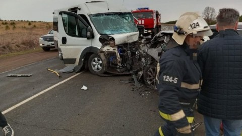 Məktəbliləri daşıyan mikroavtobus qəzaya uğradı - 20-dən çox yaralı var