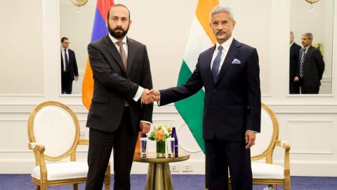 Mirzoyan hindistanlı həmkarı ilə danışıqlar apardı 