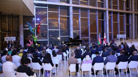 Məşhur pianoçu Heydər Əliyev Mərkəzində çıxış etdi