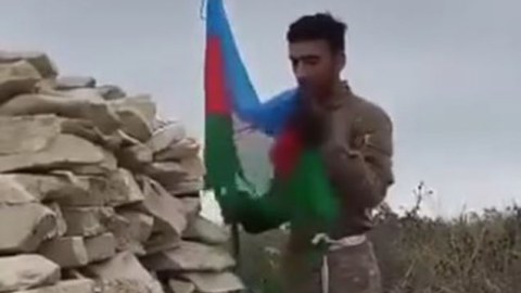 Əsgərlərimiz Xocalıda bayraq sancdı - VİDEO