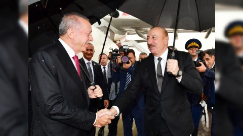 İlham Əliyev Ərdoğanı hava limanında qarşıladı - VİDEO