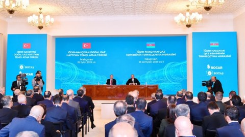 Qars-Naxçıvan dəmir yolunun inşası tarixi hadisədir