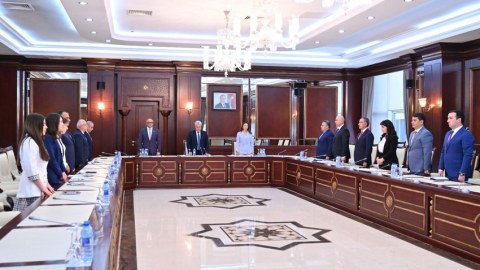 Parlamentdə daha bir komitə iclası 