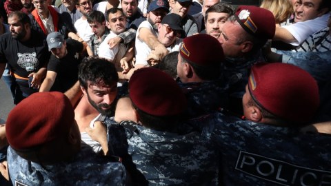 İrəvanda itaətsizlik aksiyaları yenidən BAŞLADI - VİDEO