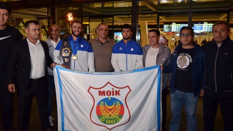 Dünya çempionatında uğurla çıxış edən idmançılar Vətənə qayıtdılar