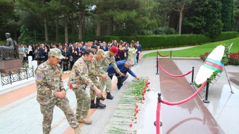 QHT Agentliyi Fəxri və Şəhidlər xiyabanlarına ziyarət təşkil edib - FOTOLAR