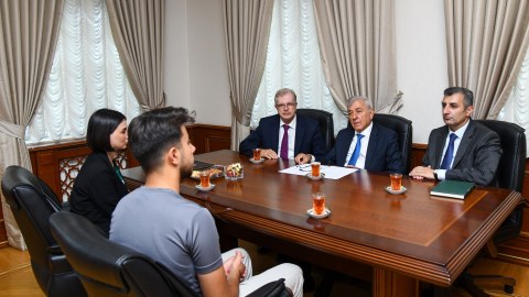 Rektor şəhid ailələrinindən olan tələbələrlə görüşdü - FOTO