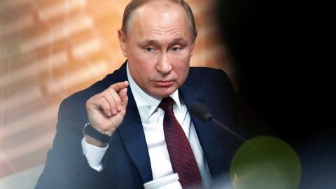 Putin öz maaşını artırdı