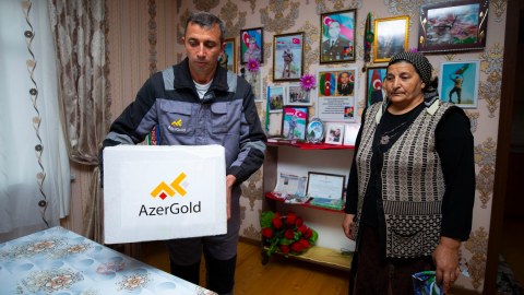 “AzerGold” Daşkəsəndə şəhid ailələrini ziyarət edib - FOTOLAR