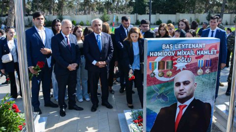 UNEC-in kollektivi şəhidlərin məzarlarını ziyarət edib - FOTO