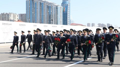 Baş Prokurorluğun rəhbər heyəti Zəfər Parkında
