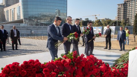 “AzerGold”un rəhbərliyi və kollektivi Zəfər parkını ziyarət edib - FOTO