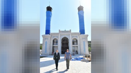İlham Əliyev Zəngilan şəhər məscidində görülən işlərlə tanış oldu - FOTOLAR