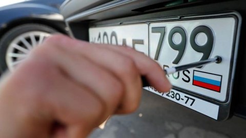 Litva Rusiya nömrəli maşınların çıxışını icbariləşdirir