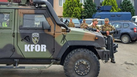 NATO Kosovadakı qoşunlarının sayını artırır