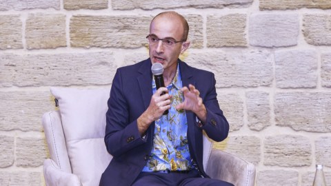 Yuval Noah Hararinin Bakıda oxucularla görüşü keçirilib