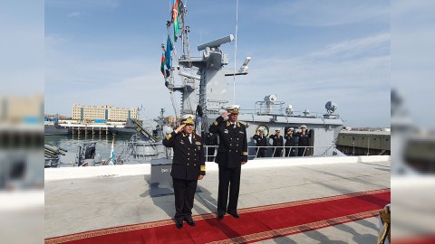 Qazaxıstanın hərbi gəmiləri Bakıda - FOTOLAR