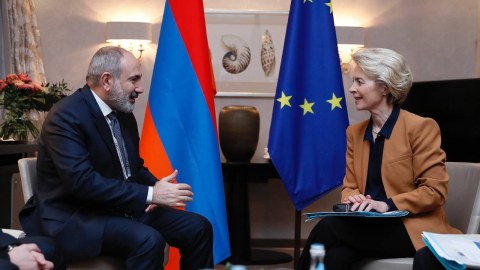 Leyen Paşinyanla danışdı - Komissar Ermənistana səfər edəcək