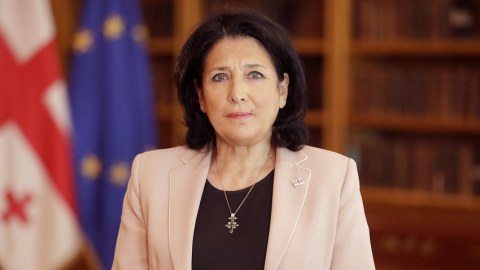 Gürcüstan Prezidentinin impiçmenti məsələsinə baxılır