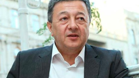 Deputat Elçin Şıxlını təbrik etdi