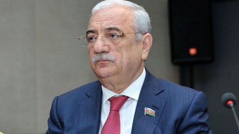 Səttar Möhbalıyev müəllimləri təbrik etdi
