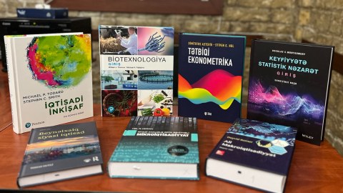 UNEC-in kitab fonduna 200 kitab hədiyyə olundu - FOTO