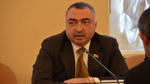 Heç kim pitixanaya qiymət göstərişi verməməlidir - Deputatdan ETİRAZ