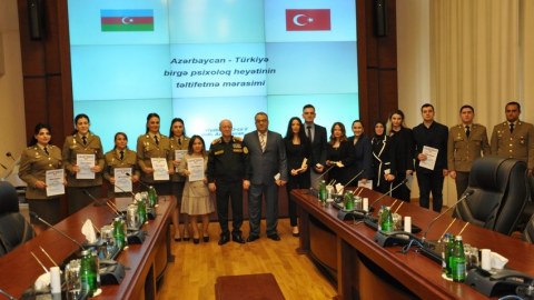 Müharibədə zərər çəkənlərə psixoloji yardım göstərənlər mükafatlandırıldı