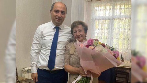 Emin Əmrullayev ilk müəllimini ziyarət etdi - FOTO