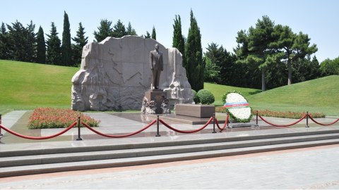 Serbiya Milli Assambleyasının sədr Fəxri və Şəhidlər xiyabanını ziyarət edib