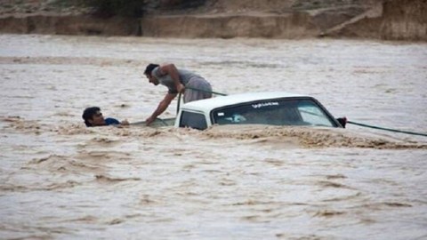 İranda 450 nəfər daşqınlardan zərər çəkib