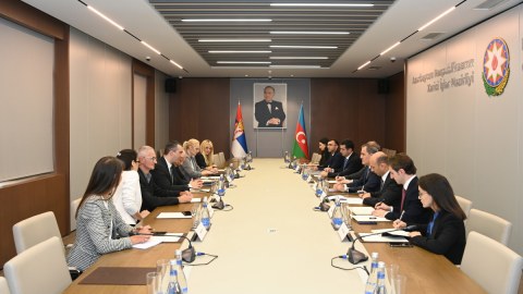 Ceyhun Bayramov serbiyalı spikerlə görüşdü