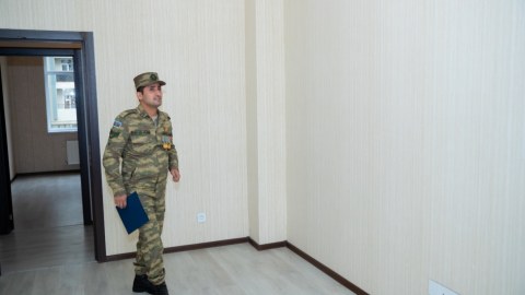 Müharibə iştirakçısına mənzil hədiyyə edildi 